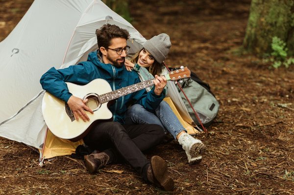 What are the best locations in the UK for a holiday rental with a private hot tub?